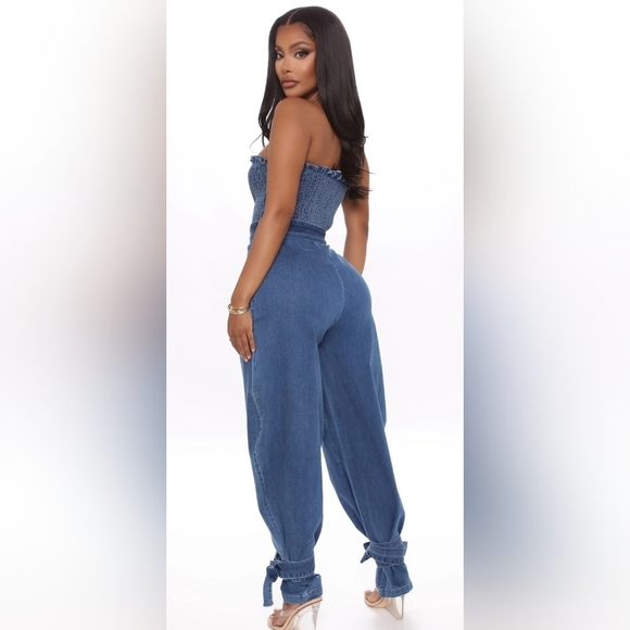 Fashion Nova High Rise Blue Jeans - Picture 5 of 7